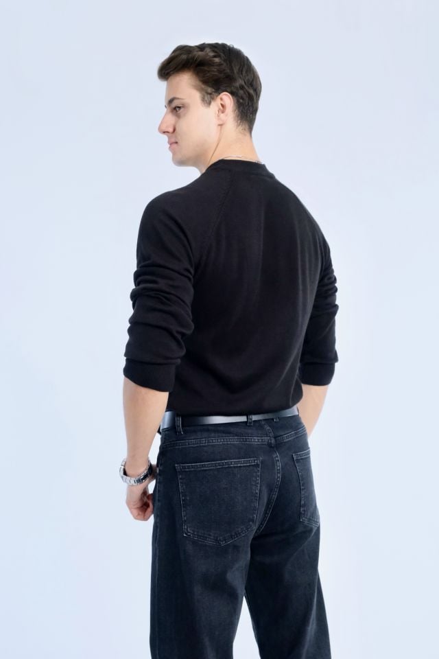 Çeyrek Boğazlı Siyah Triko