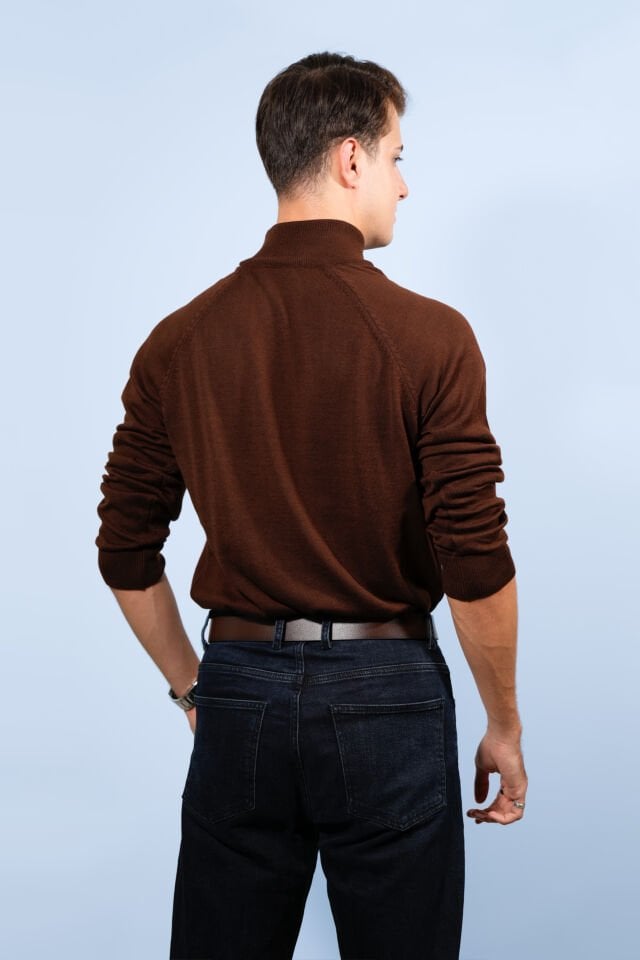 Kahverengi Yarım Boğazlı Triko