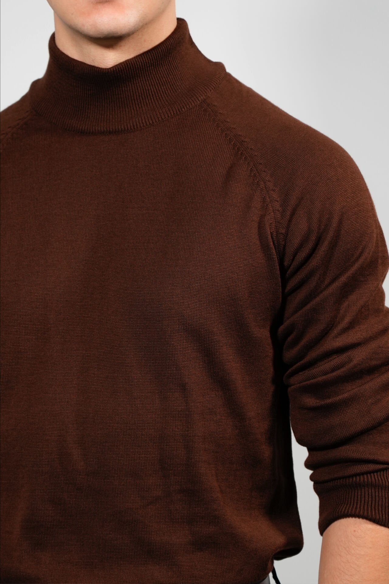 Kahverengi Yarım Boğazlı Triko