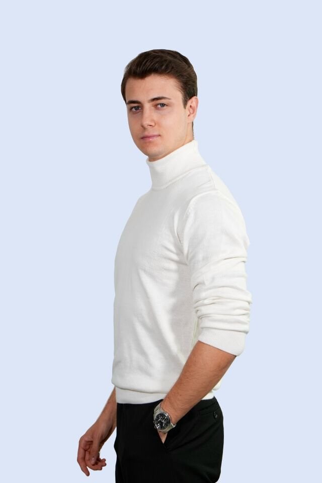 Ekru Tam Boğazlı Triko