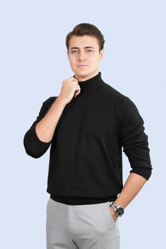 Siyah Tam Boğazlı Triko