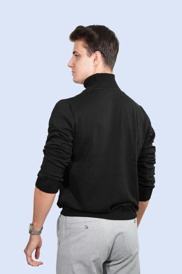 Siyah Tam Boğazlı Triko