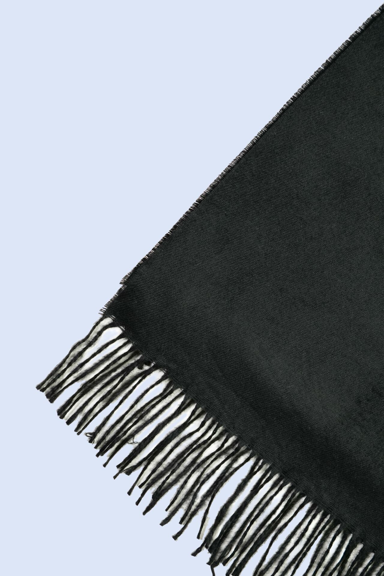 Siyah Yün Tuşeli Viskon Atkı